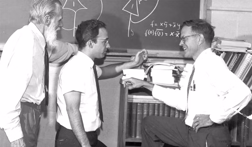 Nhà phát minh mạng nơ-ron Walter Pitts (giữa) và Warren McCulloch (bìa trái) năm 1949. Nhà phát minh mạng nơ-ron Walter Pitts (giữa) và Warren McCulloch (bìa trái) năm 1949.