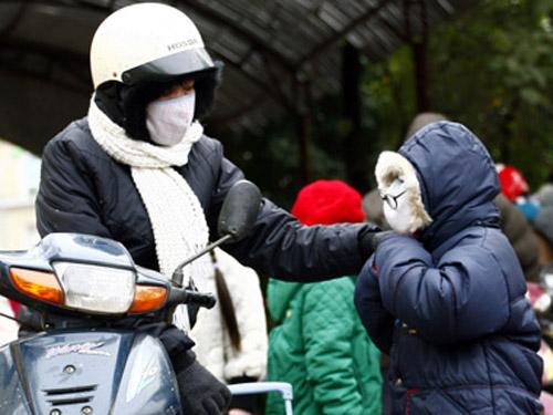 Người dân cần chủ động giữ ấm cơ thể khi trời rét để phòng bệnh (Ảnh minh hoạ)