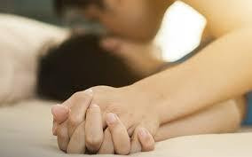 Quan hệ tình dục không an toàn tiềm ẩn nhiều nguy cơ mắc bệnh tình dục (Ảnh minh hoạ)