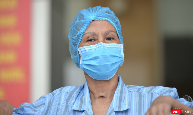 Bệnh nhân 19 mắc COVID-19 trong ngày được công bố khỏi bệnh. Ảnh: Hoàng Anh 