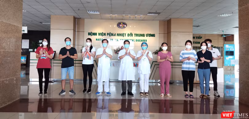 8 bệnh nhân mắc COVID-19 được công bố khỏi bệnh. Ảnh: Minh Thúy 