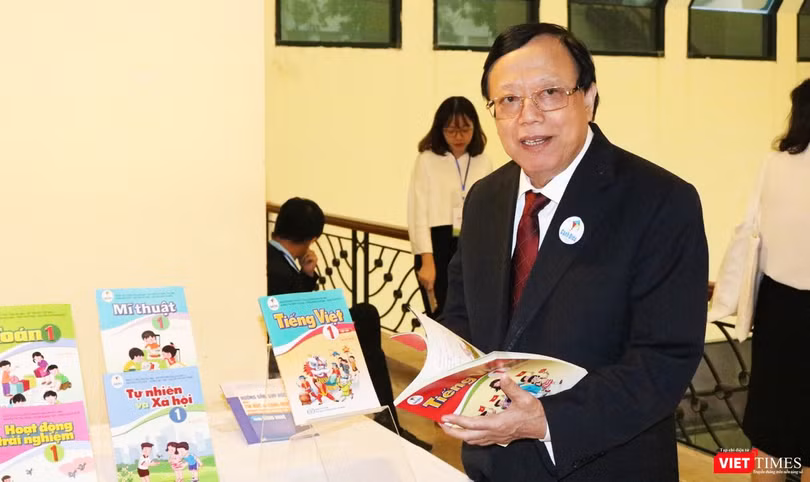 Nhà giáo Ưu tú Ngô Trần Ái – Chủ tịch Hội đồng quản trị kiêm Tổng Giám đốc Công ty Cổ phần Đầu tư Xuất bản Thiết bị Giáo dục Việt Nam (VEPIC).