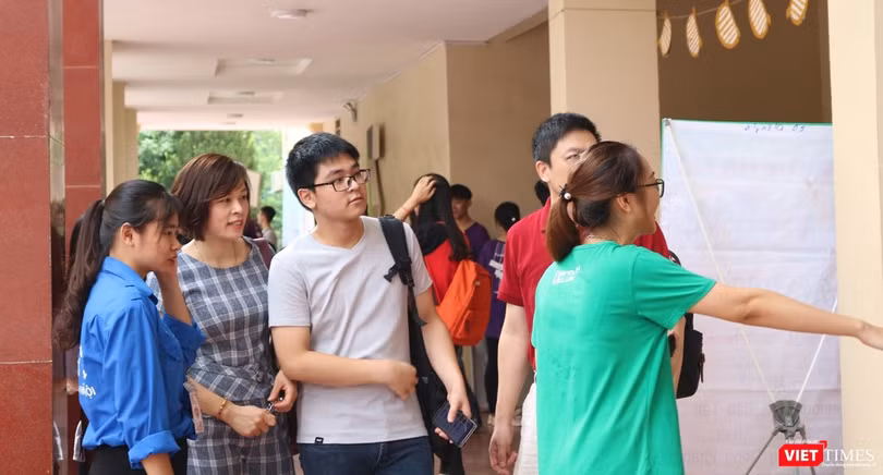 Học sinh và phụ huynh 