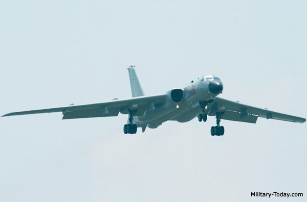 Máy bay ném bom chiến lược tầm xa H6-K.