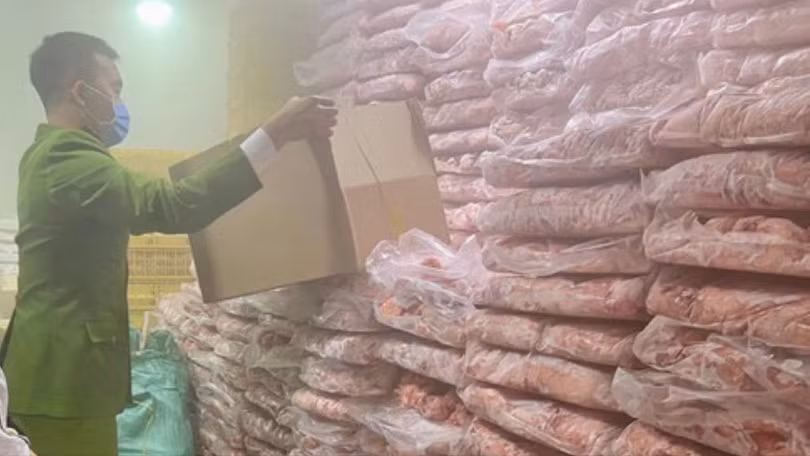 Hà Nội: Thu giữ 6,2 tấn thực phẩm đông lạnh không rõ nguồn gốc, có dấu hiệu bị hỏng