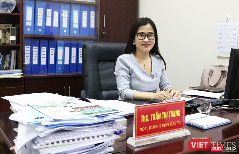 Theo ThS. Trần Thị Trang, Phòng Tổ chức cán bộ của các cơ sở y tế cần nghiên cứu các quy định pháp luật để lập hồ sơ đề nghị công nhận liệt sĩ ngay cho cán bộ của cơ sở mình nếu không may vì chống dịch COVID-19 mà hy sinh (Ảnh - Minh Thuý)