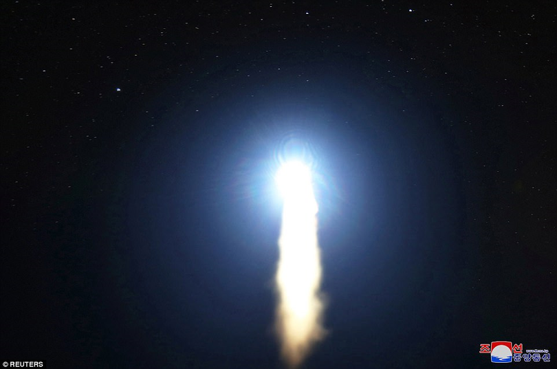 Triều Tiên phóng tên lửa ICBM: Ông Kim Jong un cười mãn nguyện, thế giới chấn động ảnh 7