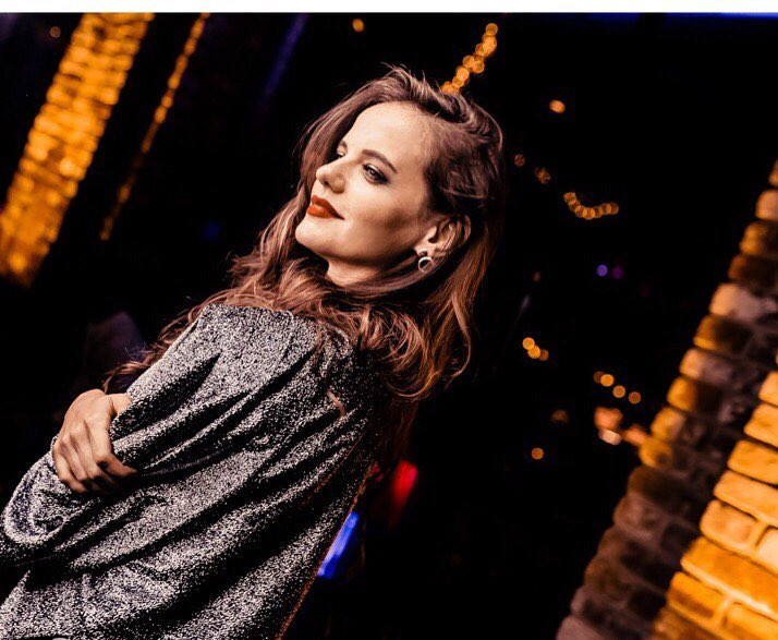 Người đẹp 'bốc lửa' trở thành phát ngôn viên Bộ Quốc phòng Nga ảnh 9