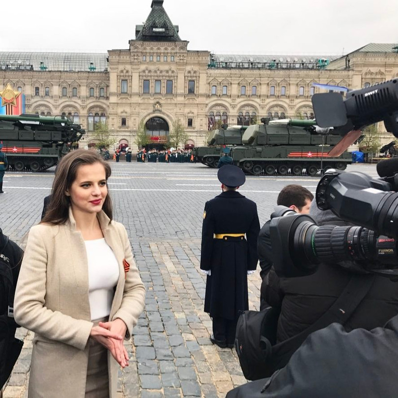Người đẹp 'bốc lửa' trở thành phát ngôn viên Bộ Quốc phòng Nga ảnh 5