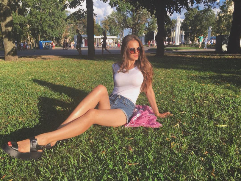 Người đẹp 'bốc lửa' trở thành phát ngôn viên Bộ Quốc phòng Nga ảnh 8