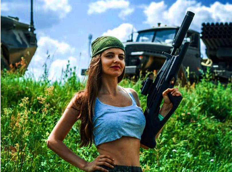 Người đẹp 'bốc lửa' trở thành phát ngôn viên Bộ Quốc phòng Nga ảnh 2