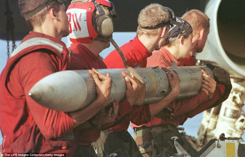 “Vũ điệu” sắc màu hoàn hảo trên tàu sân bay Mỹ ảnh 11