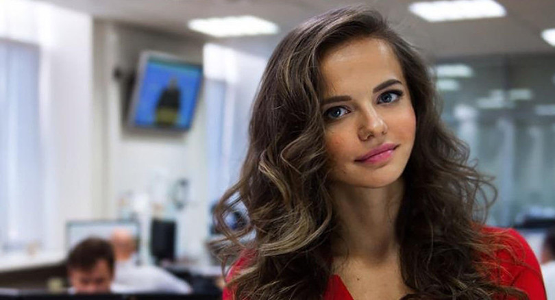 Người đẹp 'bốc lửa' trở thành phát ngôn viên Bộ Quốc phòng Nga ảnh 1