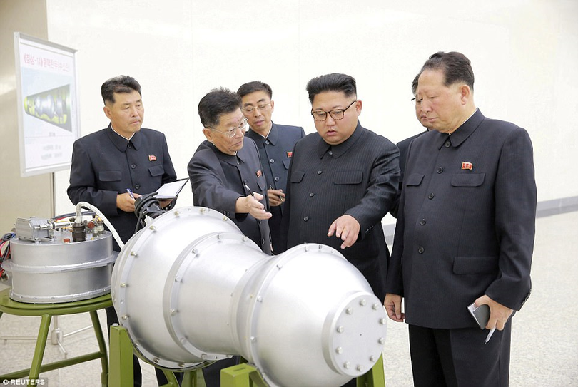 Triều Tiên phóng tên lửa ICBM: Ông Kim Jong un cười mãn nguyện, thế giới chấn động ảnh 18