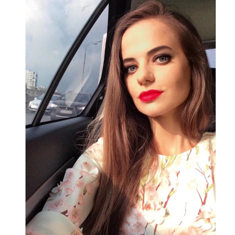 Người đẹp 'bốc lửa' trở thành phát ngôn viên Bộ Quốc phòng Nga ảnh 4