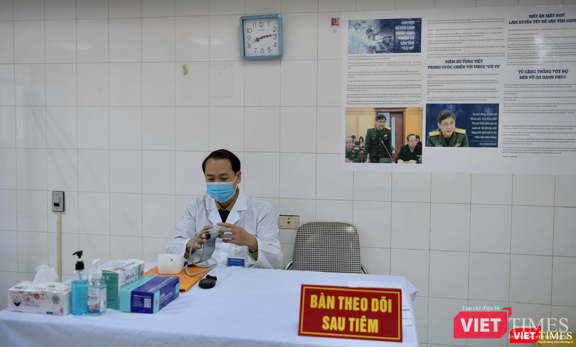 Bàn theo dõi sau tiêm (Ảnh: Minh Thuý)