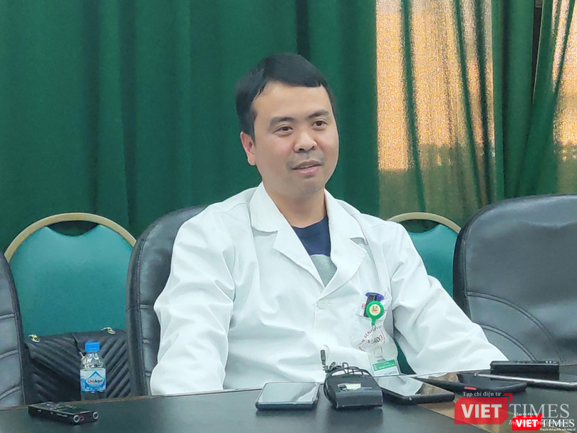 BS. Thân Mạnh Hùng – Phó Trưởng Khoa Cấp cứu, Bệnh viện Bệnh Nhiệt đới Trung ương (Ảnh: Minh Thuý)
