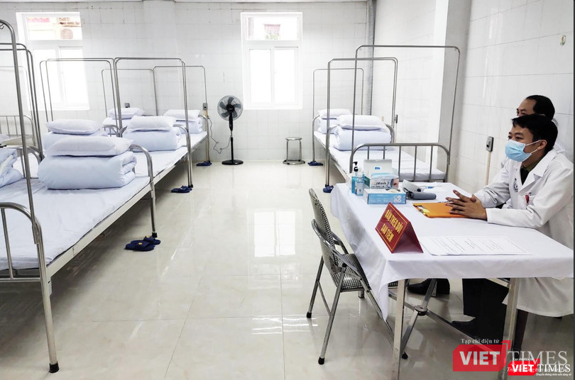 Nhân viên y tế sẵn sàng theo dõi tình nguyện viên sau tiêm vaccine phòng COVID-19 (Ảnh: Minh Thuý)