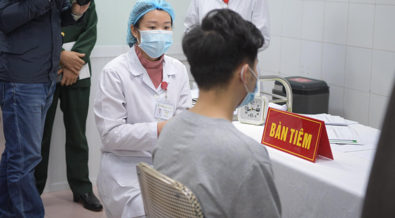 Tình nguyện viên được tiêm thử nghiệm vaccine phòng COVID-19 (Ảnh: Minh Thuý) 