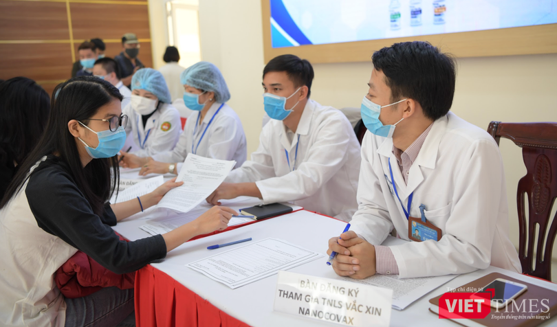 Bàn đăng ký tham gia thử nghiệm lâm sàng vaccine NANO COVAX (Ảnh: Minh Thuý)