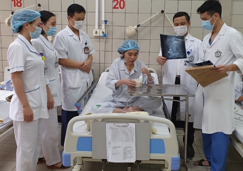 Sau 2 năm không thể ăn trọn vẹn một miếng cháo, chị H đã được các bác sĩ tạo hình đường tiêu hóa thành công, trở lại cuộc sống bình thường (Ảnh - BVCC) Sau 2 năm không thể ăn trọn vẹn một miếng cháo, chị H đã được các bác sĩ tạo hình đường tiêu hóa thành công, trở lại cuộc sống bình thường (Ảnh - BVCC)