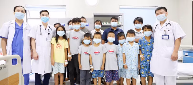 8 trẻ khoẻ mạnh trong ngày ra viện (Ảnh - BVCC)