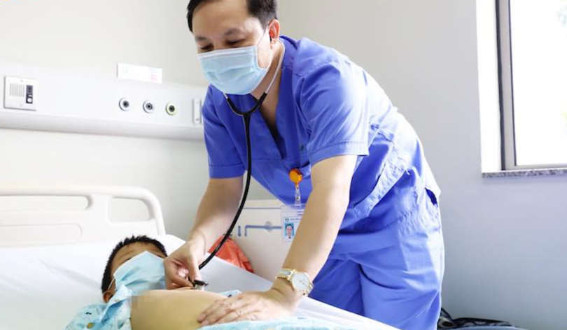 Sau 1 tuần điều trị, 8 trẻ ngộ độc hồng trâu được xuất viện ảnh 1 Sau 1 tuần điều trị, 8 trẻ ngộ độc hồng trâu được xuất viện ảnh 1