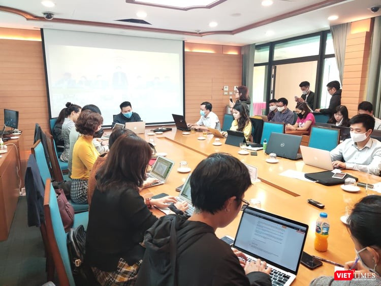 Báo chí dự họp Ban chỉ đạo phòng, chống dịch COVID-19 TP. Hà Nội. Ảnh: Minh Thúy 