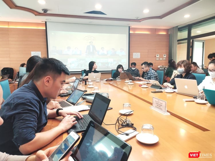 Báo chí dự họp Ban Chỉ đạo phòng, chống dịch COVID-19 tại UBND TP. Hà Nội. Ảnh: Minh Thúy 