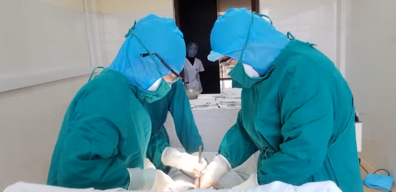 Ca mổ đẻ cho sản phụ N.T.H. tại Bệnh viện Đa khoa huyện Thạch Thất (Ảnh: BVCC)