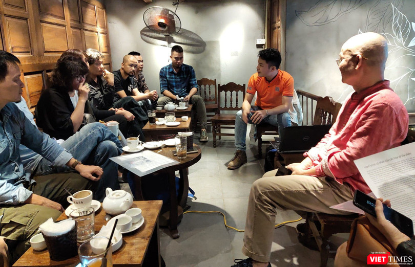 Nhóm họa sĩ Đa diện cùng tụ hội. Ảnh: Minh Thúy 