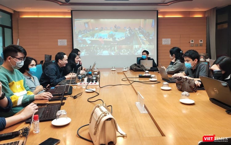 Báo chí dự họp Ban Chỉ đạo phòng, chống dịch COVID-19 tại UBND TP. Hà Nội. Ảnh: Minh Thúy 