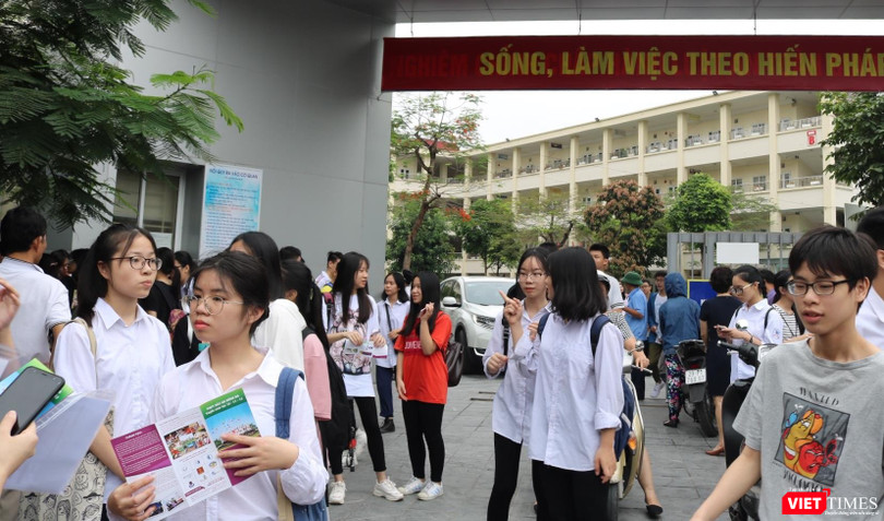 Học sinh sau khi tan trường. Ảnh: Minh Thúy