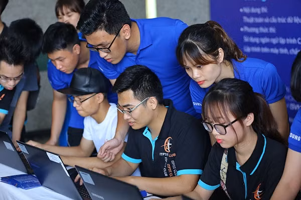 Các thí sinh tham sự cuộc thi 