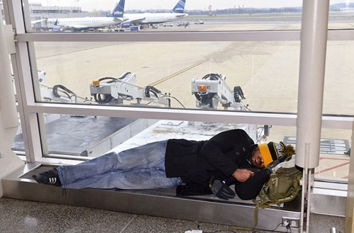 Bão tuyết lịch sử tại Mỹ: 9 người chết, 7.000 chuyến bay bị hoãn ảnh 3 Bão tuyết lịch sử tại Mỹ: 9 người chết, 7.000 chuyến bay bị hoãn ảnh 3