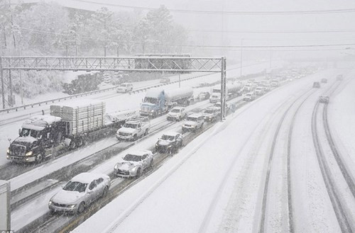 Bão tuyết lịch sử tại Mỹ: 9 người chết, 7.000 chuyến bay bị hoãn ảnh 2 Bão tuyết lịch sử tại Mỹ: 9 người chết, 7.000 chuyến bay bị hoãn ảnh 2