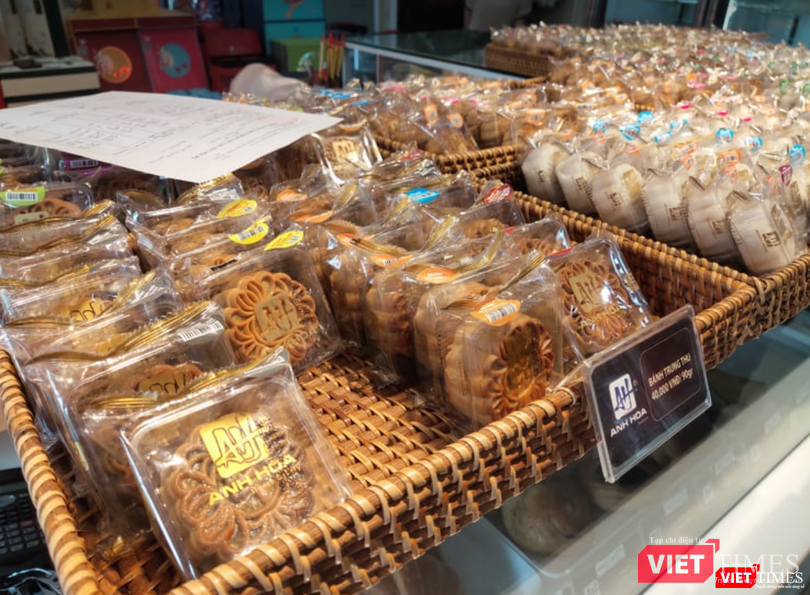 Bánh trung thu được thiết kế bắt mắt (Ảnh - Minh Thuý) Bánh trung thu được thiết kế bắt mắt (Ảnh - Minh Thuý)