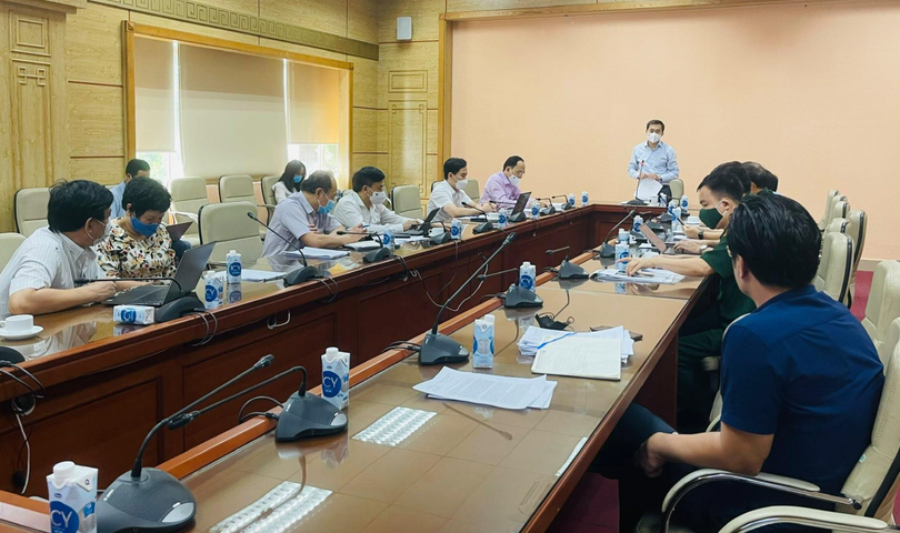 Toàn cảnh cuộc họp giữa Bộ Y tế với các nhóm nghiên cứu, nhà sản xuất và các đơn vị chuyên môn liên quan đến việc đẩy nhanh tiến độ sản xuất vaccine COVID-19 phát triển trong nước và vaccine nhận chuyển giao (Ảnh - BYT)