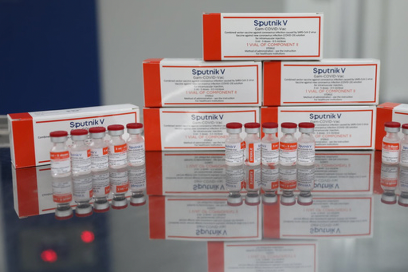 Ông Đạt cho hay, Vabiotech sẽ có những bước tiếp theo để trao đổi với nhà sản xuất Nga chuyển giao toàn bộ công nghệ sản xuất vaccine Sputnik V. Từ đó, sẽ có những đánh giá về năng lực, cơ sở sản xuất và thiết bị máy móc để xem Việt Nam có đáp ứng được hay không. Đối với những vaccine liên quan virus vector như Sputnik V, cơ sở vật chất tại Việt Nam mới chỉ đáp ứng được một phần