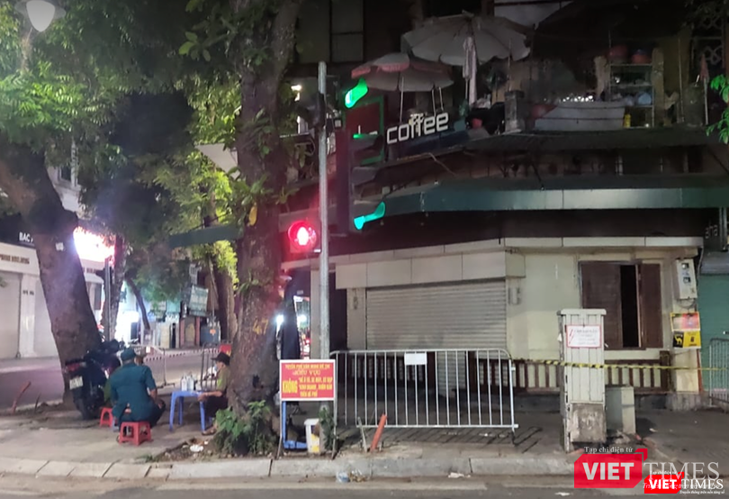 Quán cà phê ở 270 Bà Triệu phong toả vì COVID-19 (Ảnh - Minh Thuý) Quán cà phê ở 270 Bà Triệu phong toả vì COVID-19 (Ảnh - Minh Thuý)