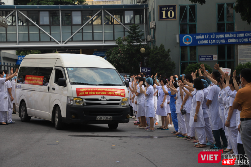 Các bác sĩ lên đường chi viện cho TP. HCM (Ảnh - Minh Thuý) Các bác sĩ lên đường chi viện cho TP. HCM (Ảnh - Minh Thuý)
