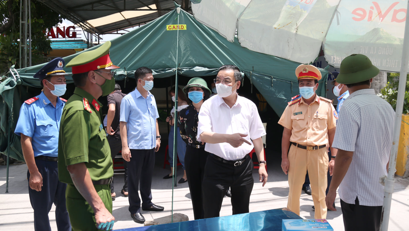 Chủ tịch UBND TP. Hà Nội kiểm tra chốt kiểm soát phòng dịch COVID-19 (Ảnh - Xuân Hải) Chủ tịch UBND TP. Hà Nội kiểm tra chốt kiểm soát phòng dịch COVID-19 (Ảnh - Xuân Hải)