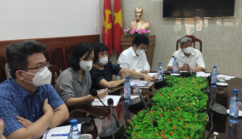 PGS.TS. Nguyễn Trường Sơn - Thứ trưởng Bộ Y tế - chỉ đạo cuộc họp phòng, chống dịch COVID-19 tại TP. HCM (Ảnh - BYT) 