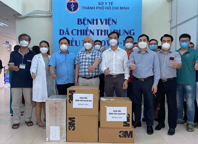 Ông Nguyễn Quang Tuấn – Giám đốc Bệnh viện Bạch Mai - tại Bệnh viện dã chiến ở TP.HCM (Ảnh - BVCC)