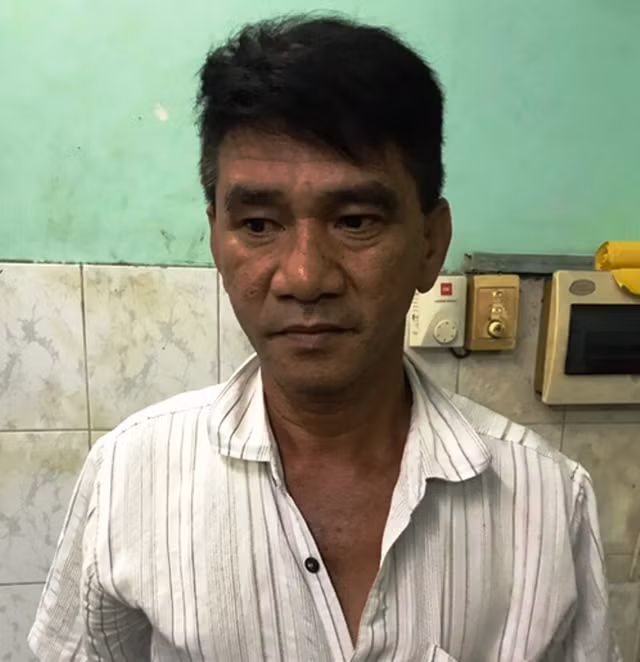 Ông Phạm Văn Dũng “chặt chém” du khách 2,9 triệu đồng cho một cuốc xích lô chưa tới 1km bị Công an quận 1 tạm giữ hình sự.