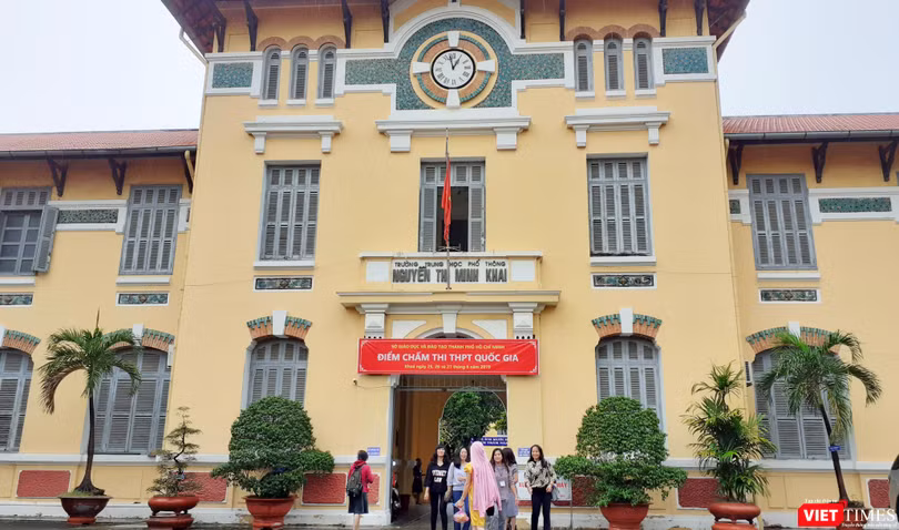 Trường THPT Nguyễn Thị Minh Khai - hội đồng chấm thi tại TP.HCM