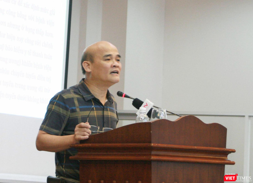 Ông Nguyễn Huy Quang – Vụ trưởng Vụ Pháp chế (Bộ Y tế) báo cáo tại hội nghị