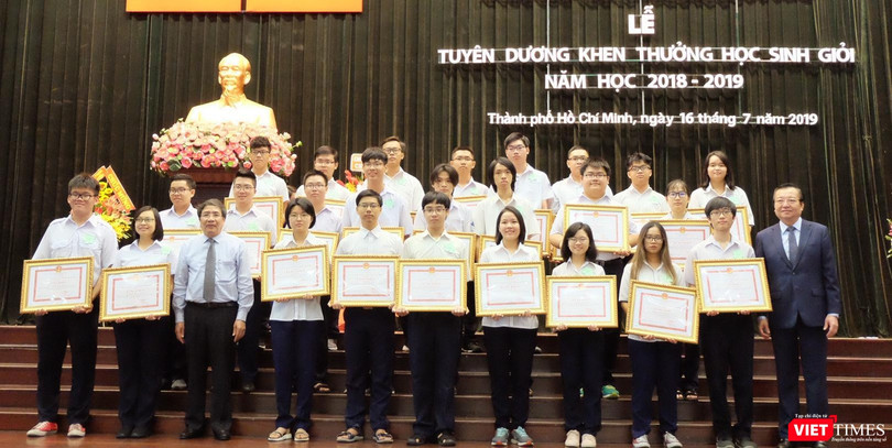 Tuyên dương hơn 600 học sinh có thành tích xuất sắc trong năm học 2018-2019