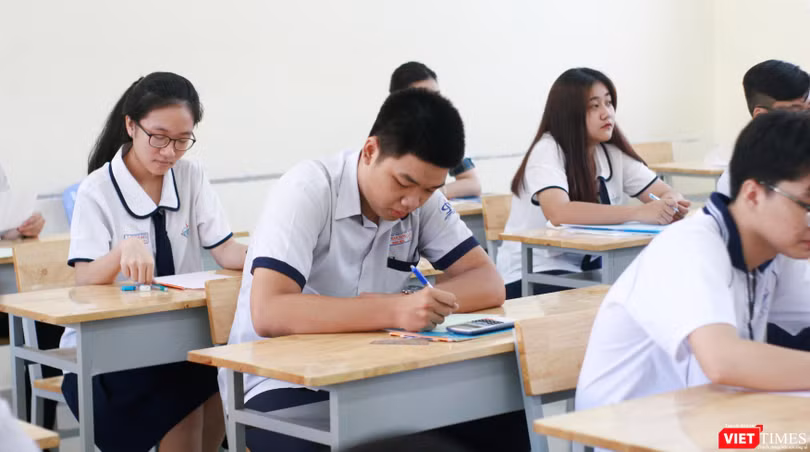 Thí sinh có nguyện vọng thi vào Đại học, Cao đẳng khối quân sự phải qua sơ tuyển, đáp ứng được tiêu chuẩn của Bộ Quốc phòng