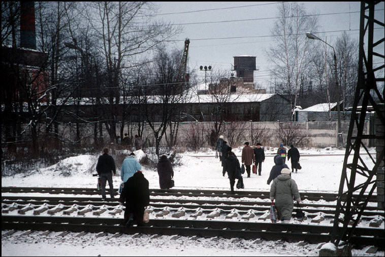 Sau khi chuyển đổi chế độ, nước Nga lâm vào một thời kỳ khủng hoảng với tỷ lệ nghèo đói tăng cao.